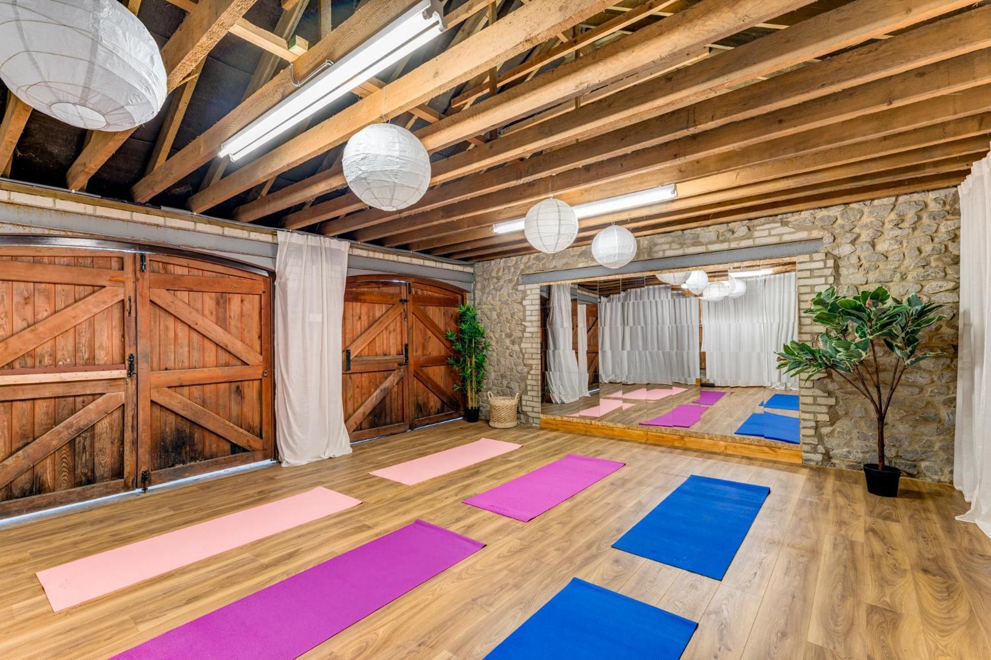 Central Malham, Sleeps 2, Private Hot Tub, Yoga Studio Exterior photo
